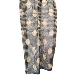 Leichte gestrickter Schal mit Kreise in schwarz beige